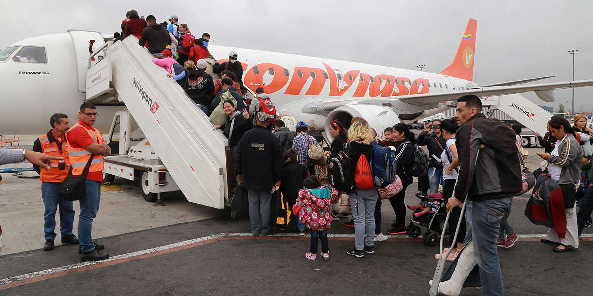 Venezolanos varados en Argentina retornan en vuelo humanitario con la aerolínea Estelar